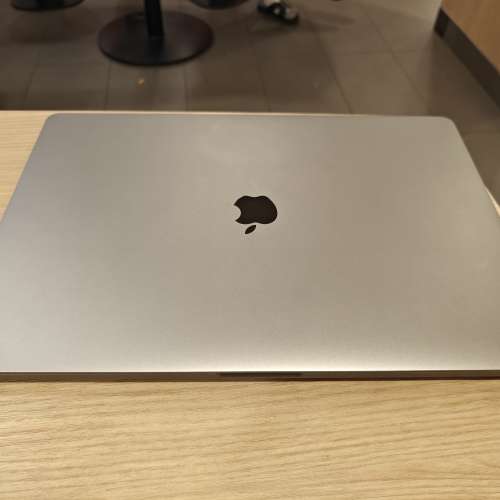 Macbook Pro I G Radeon Pro G