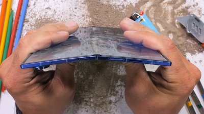 Samsung Galaxy Z Fold 7 暴力測試：打破摺疊機耐用度迷思