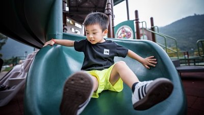 【Hales Suen 專欄】我用定焦鏡頭拍小小孩
