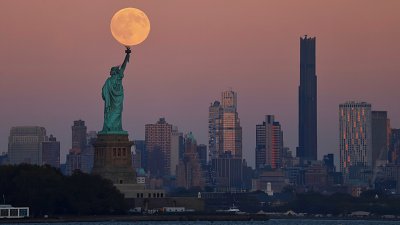 星期三晚抬頭望！2025 年最大「超級月亮」準備登場！