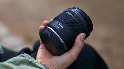 未開賣已爆訂？Canon RF 45mm F1.2 連遮光罩都供不應求！