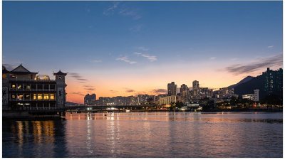 【攝光寫影 專欄】夕陽西沉。鄰家女孩