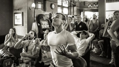 8 年前世界盃舊作震撼評審！「最差位置」反而成為街拍獲獎關鍵？