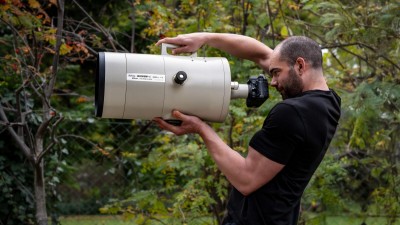 1970 年代的 Nikon 2000mm 長砲，接上 Df 可以釋放多少攝力？