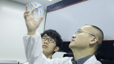 國產 360TB 玻璃硬碟正式量產：寫入速度只有 8-10MB/s