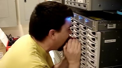 對硬碟大叫即降速？科學解釋聲波如何干擾讀寫