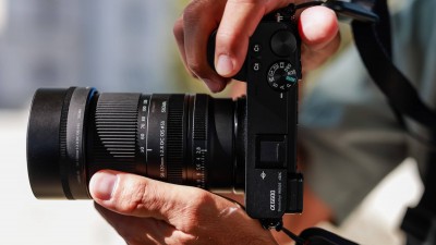 Sigma APS-C「大三元」終於齊腳：50-120mm F2.8 DC 登場！