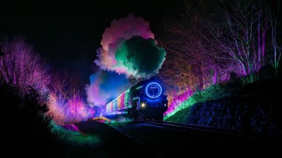 蒸汽火車披上 Disco 燈光奪獎：Nikon Z9 拍下黑夜中的奇幻一刻！