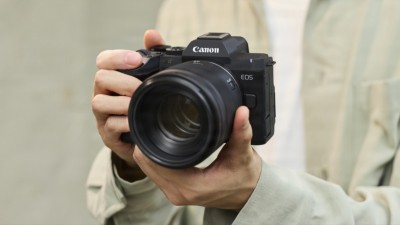 變焦 Kit 鏡不及 45mm F1.2 吸引？日本 Canon R8 Mark II 定焦套裝供貨緊張