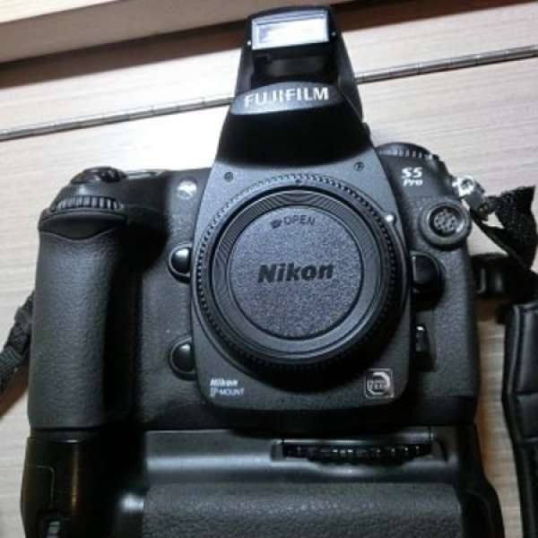 Fujifilm S5 Pro 連 Nikon MB-D200 Battery Grip跟3粒電 FULL BOX SET - 可用N鏡