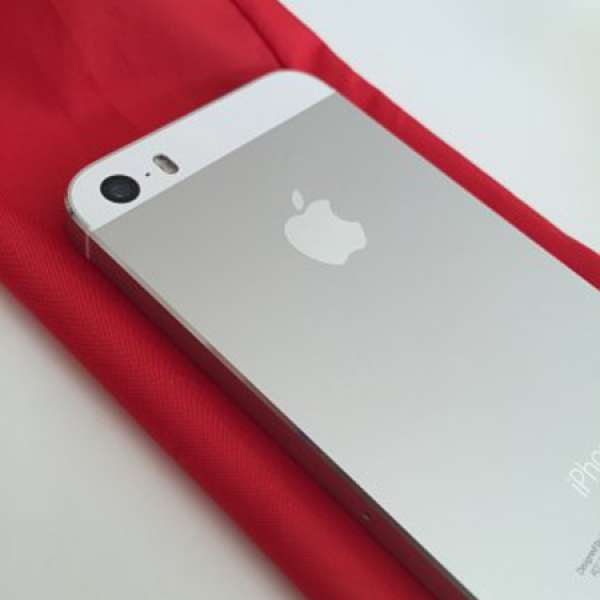 ios 7.1.2 iPhone 5s 64G silver 銀色 95%新 有行貨單據 購自New Vision 淨機
