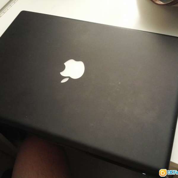黑色 Macbook (Black) 13"mon  2gb ram ( OS/ XP 雙系統）