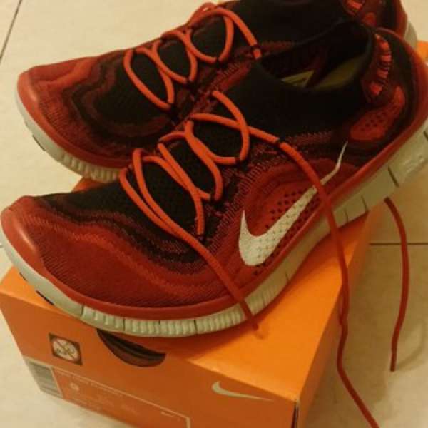 Nike Flyknit size 9 (95% new)