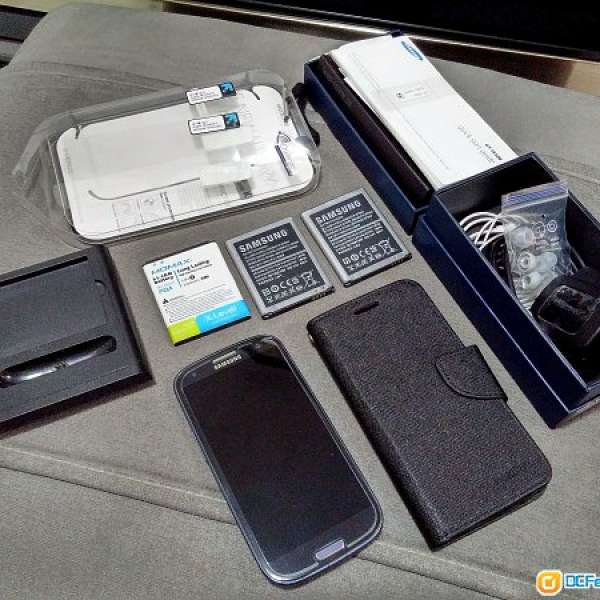 Samsung Galaxy S3 跟大量配件