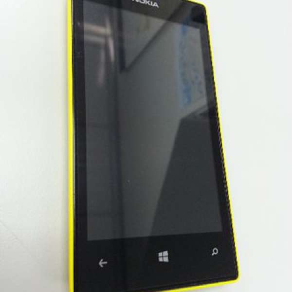 Nokia Lumia 520 黃色