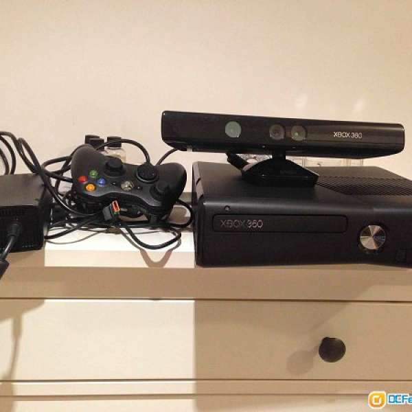 XBOX360 4GB Slim + Kinect + Game