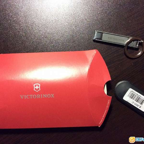 瑞典victorinox 超薄型不銹鋼指甲剪 連盒