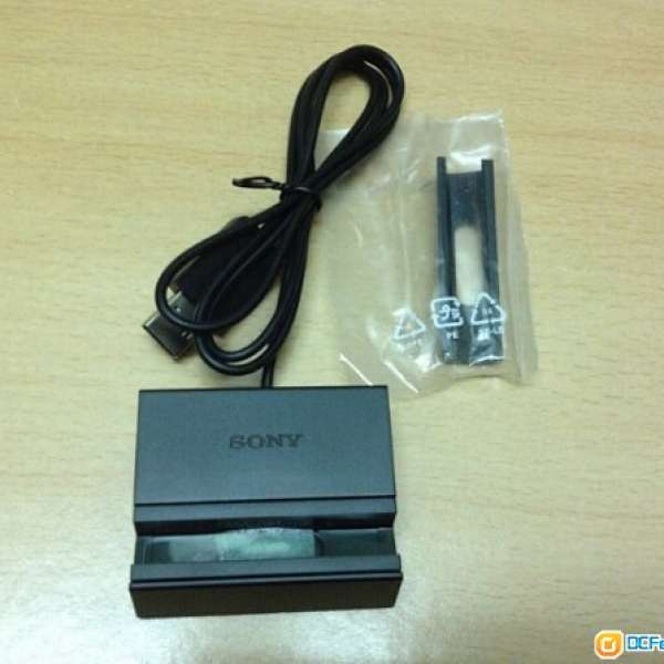特價：全新Sony z1原裝Docking,USB磁力充電座(DK31),送鋼化玻璃貼，適用於z1,z2,z3...