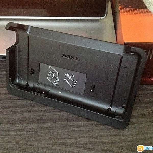 Band New Sony Xperia V 原廠 Charging Docking DK25