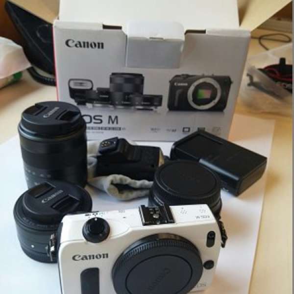 Canon EOS M Kit(白色), 22mm,18-55mm, 閃光燈 & 轉接環