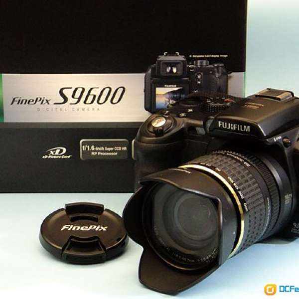 Fujifilm S9600 with Fujinon 28-300 Lens