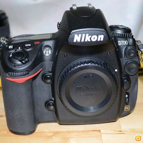 Nikon D700 with 直倒(Nikon MB-D10)