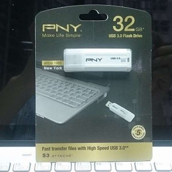 $150二隻全新未開封PNY 32G USB3.0迷你高速手指,有燈(珍珠白,行貨5年保,有單)
