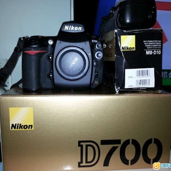 nikon D700 and MB-D10