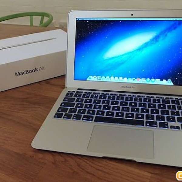 99% New MacBook AIR 11" Early 2014 (有保到2015年9月 )