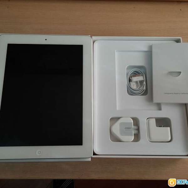 iPad 3 16gb wifi 白色 (跟 Camera Connection Kit 和 Multimedia Docking)