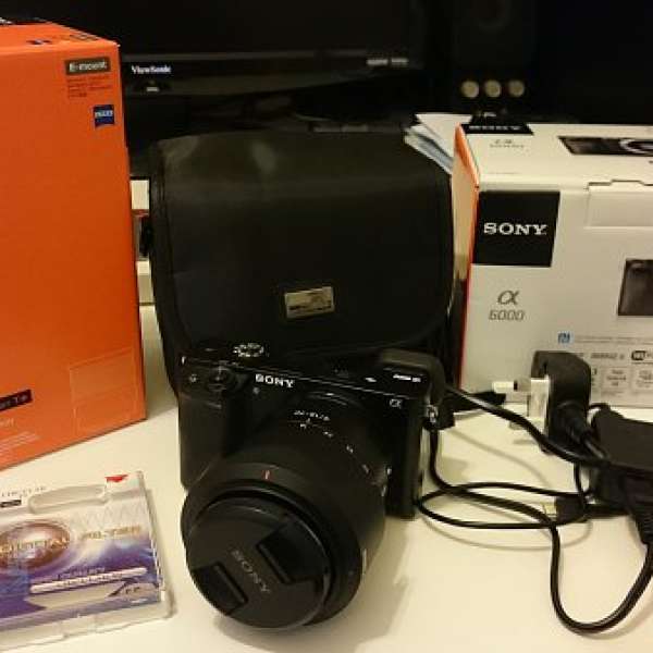 Sony A6000 + 16-70mm F4 ZA OSS (SEL1670Z)