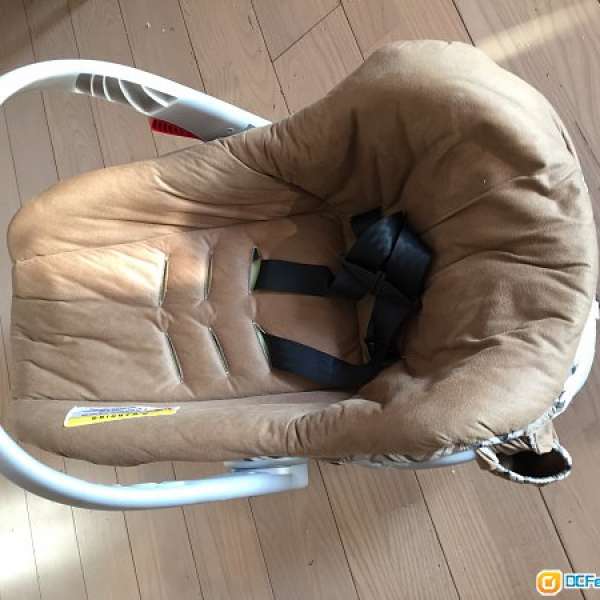 Evenflo Baby Car Seat rear facing. 99%New 嬰兒汽車坐椅