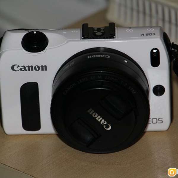 Canon EOS-M (白色行貨) kit 22mm + 原廠 EF adapter