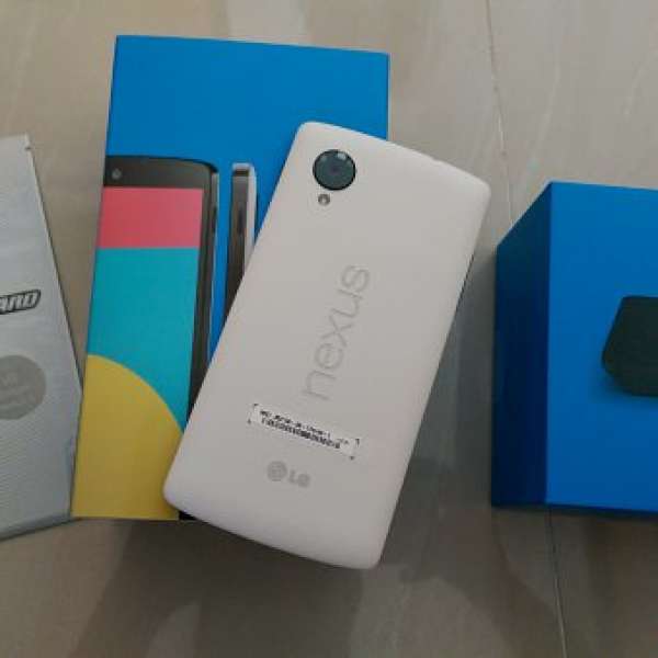 LG Nexus 5 32G 白色 99.9%新 無花 行貨 只買了三天 送原廠Nexus 5 無線充電器(價...