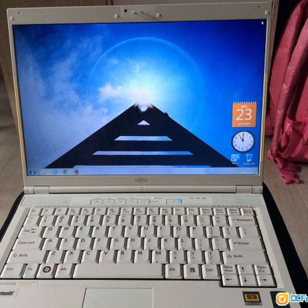 白色 Fujitsu S6520 window 7 行貨