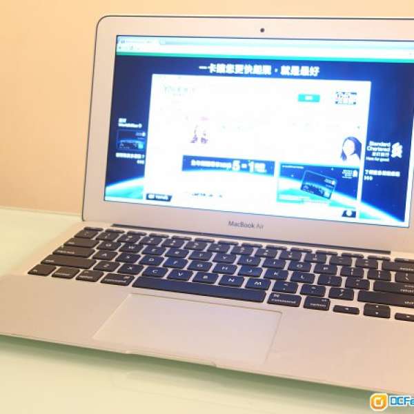 新淨 Macbook Air 11" 2011 Version 連盒