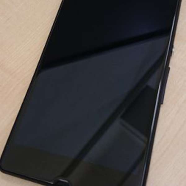 95%新 Sony Xperia Z 4G 黑色 香港行貨 有保養 (跟兩個原裝DOCK 及 底面玻璃貼)