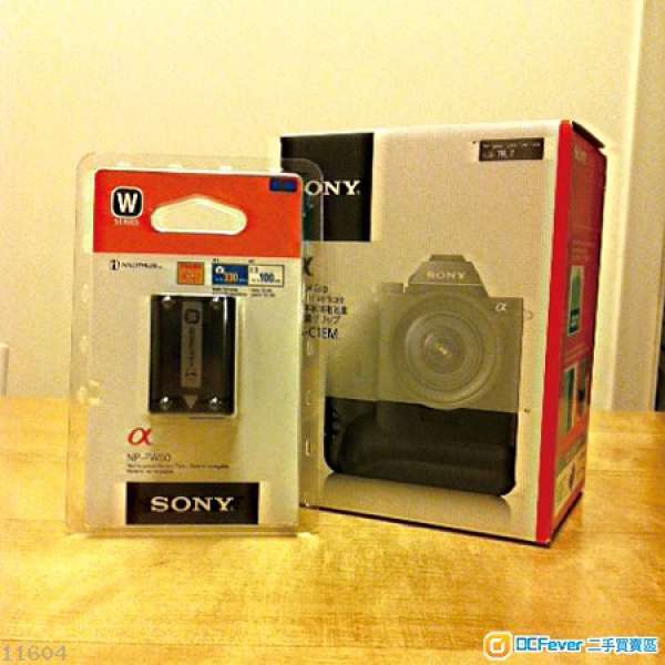 出售Sony A7 / A7r 直倒電池手柄 (VG - C1EM) ，送原廠電池一粒