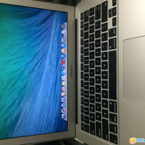 Macbook Air 13" 95%new 2011version 128GBssd 4GB ram