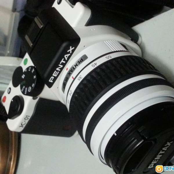 黑白色 pentax K-01(90%新)跟18~55mm 鏡