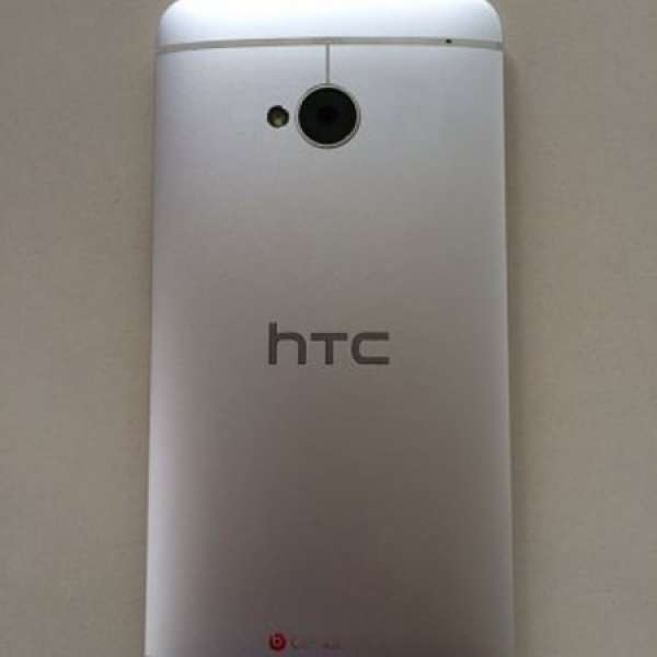 85% new HTC One (M7) 32G LTE 銀色 CMHK行機 加送名廠藍牙耳機