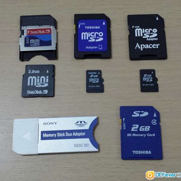 MicroSD / SD card 4 張 + Sony Memory Stick Duo Adapter