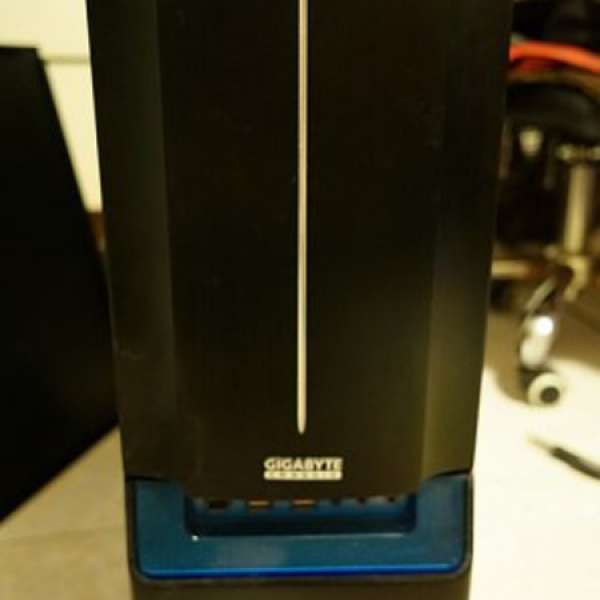 gigabyte 高階電腦鋁箱 (黑色) aurora 570