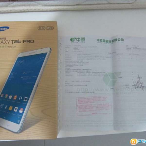 99% 新 Samsung GALAXY Tab Pro 8.4 吋 WIFI 2.3GHz 連白色 Book Cover