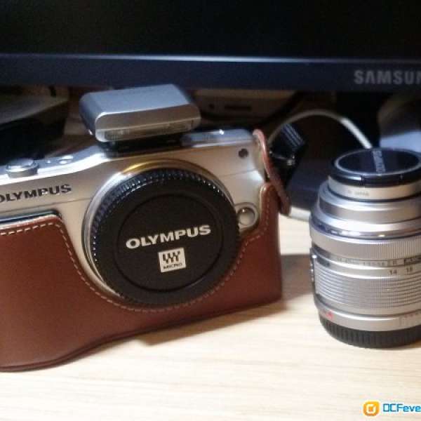 Olympus E-PM2 + 14-42 II kit lens