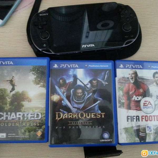 ps vita +3 games+4gb card