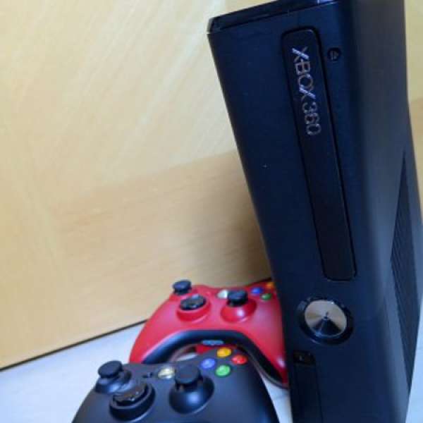 80% Xbox 360 slim 4GB 連 250GB hardisk 原裝手制 x2