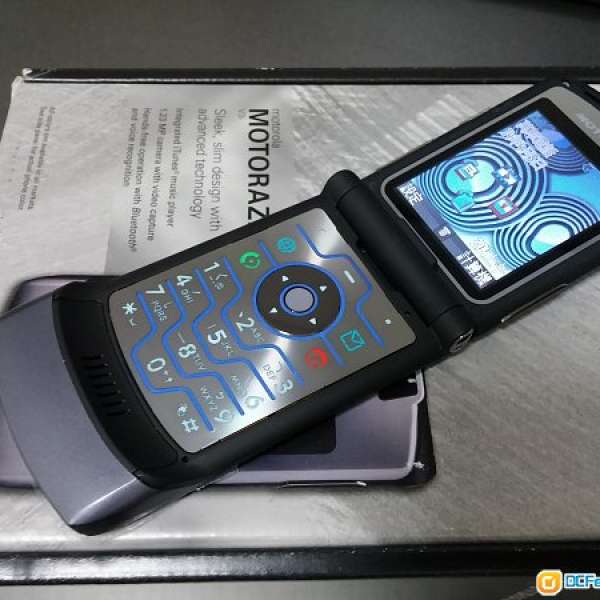 新淨靚仔 經典摺機 Motorola RAZR V3i 銀灰色 MicroSD bluetooth mobile flip phone