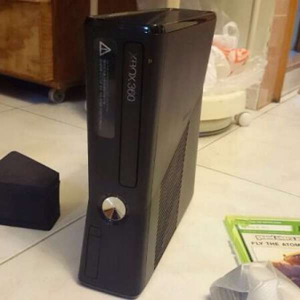 99%新 XBOX 360 Slim 250g  連GTA5(中文版)