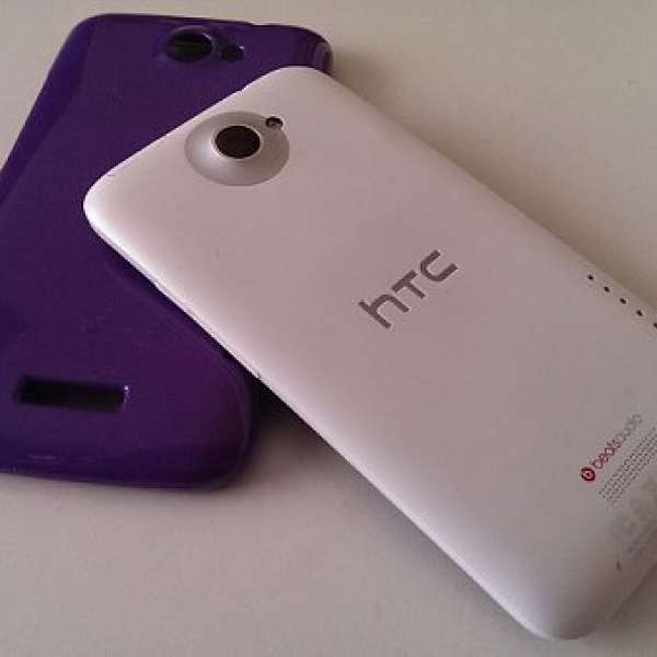 9成新 htc one x 黑白色各一部